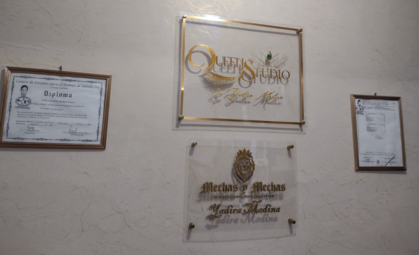 Portada de Queen Studio